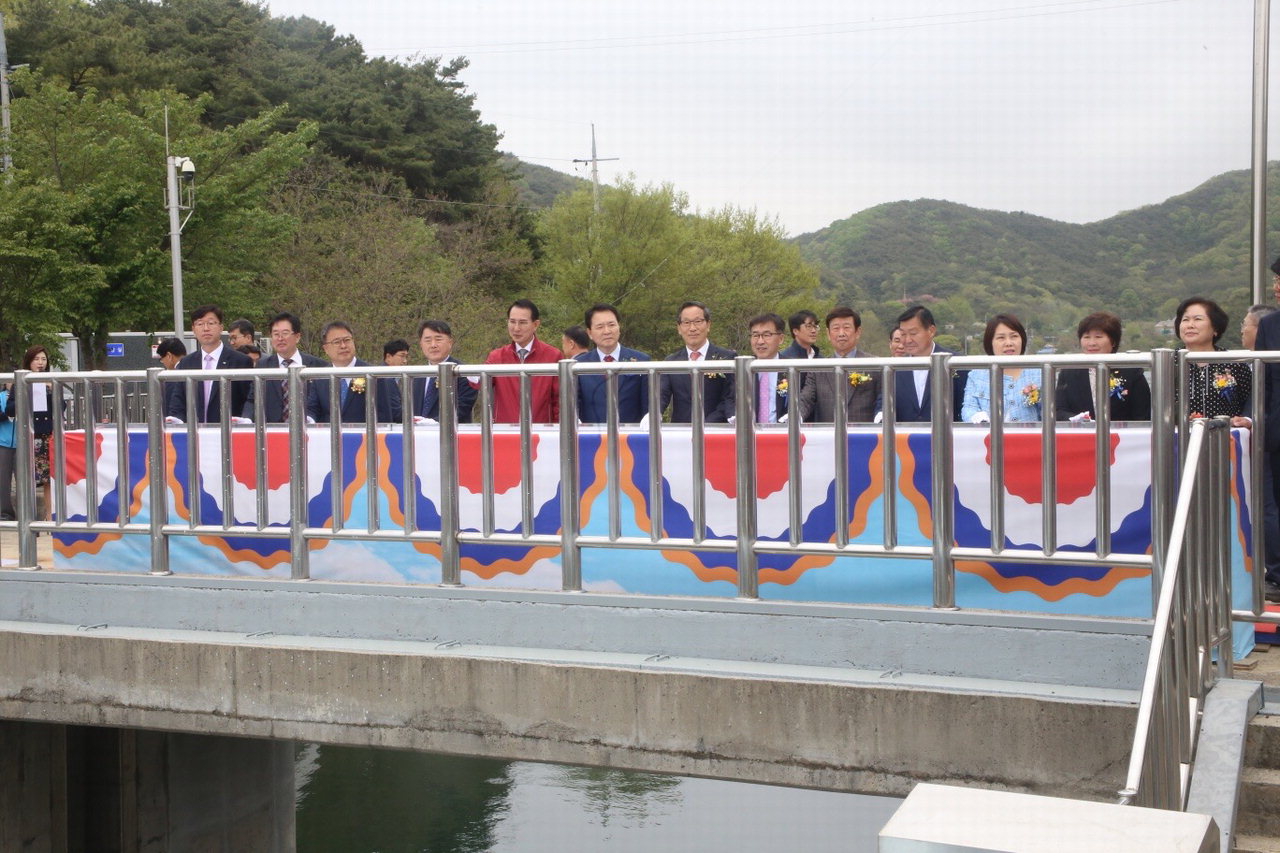 한국농어촌공사는 21일 서산 고풍저수지에서 공사대표 통수식 행사를 개최했다. / 농어촌공사