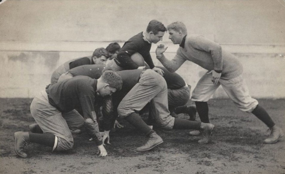 1905년 하버드대학생들의 미식축구하는 모습. /하바드대학 아카이브.
