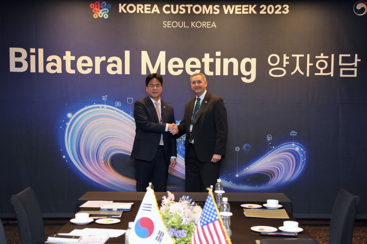 전 세계 56개국 관세청장들이 참석한 코리아 커스텀스 위크(Korea Customs Week 2023)에서 한-미 양자회담 모습. /관세청