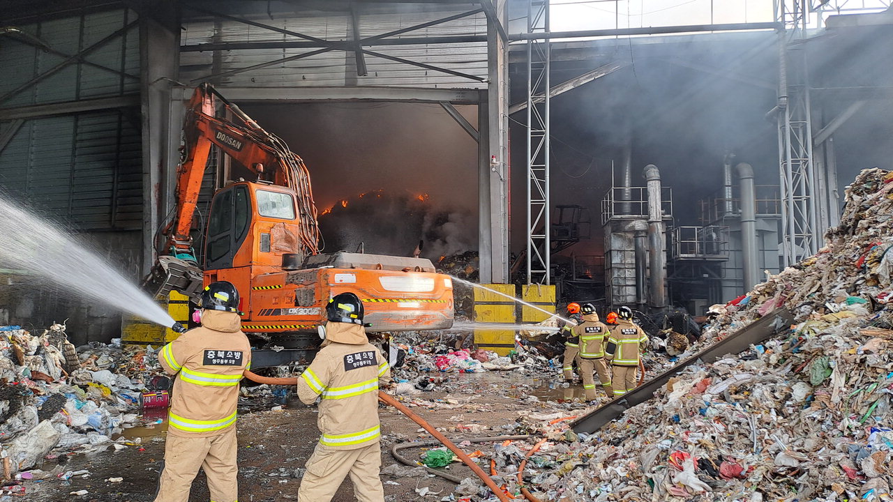 청주 폐기물처리업체 불, 7억7천만원 재산피해 < 사건·사고 < 사회 < 기사본문 - 중부매일 - 충청권 대표 뉴스 플랫폼