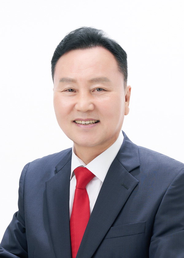 '공공의료 확대를 위한 충주 충북대병원 설립 촉구 결의안'을 공동 대표 발의한 김영석 의원.