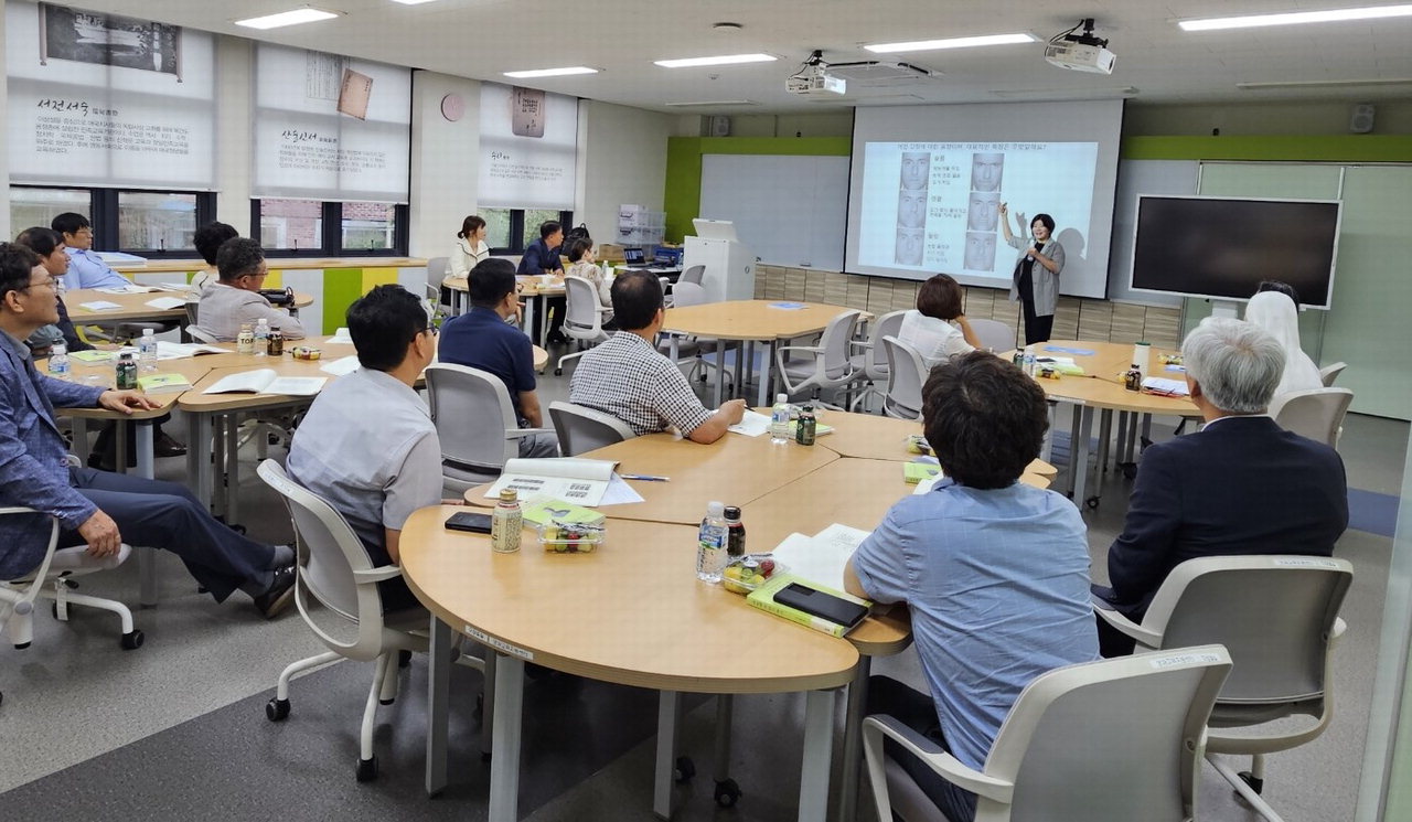 충북도교육청은 지난 19일과 20일 '공감·동행·소통의 학교문화 조성 위한 리더십 워크숍'을 진행했다.