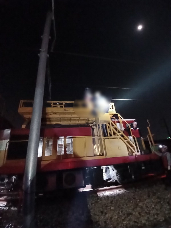30일 오후 10시 46분께 충북 청주시 오송읍 연제리 국가철도공단 정비공장 내 선로에서 작업 중이던 근로자 2명이 감전사고를 당했다. / 청주서부소방서