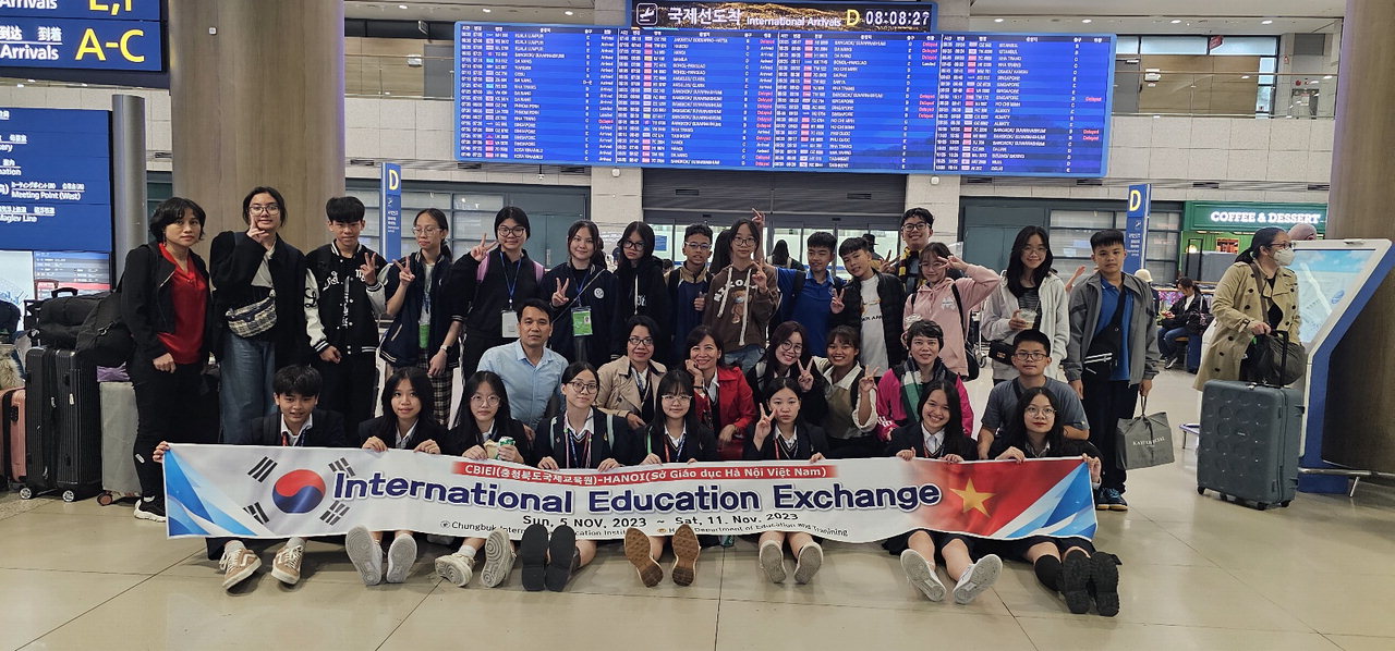 베트남 하노이 교육청 소속 초·중·고 학생 24명과 교사 6명이 충북의 학생·교사들과 교류활동을 펼치기 위해 입국했다.