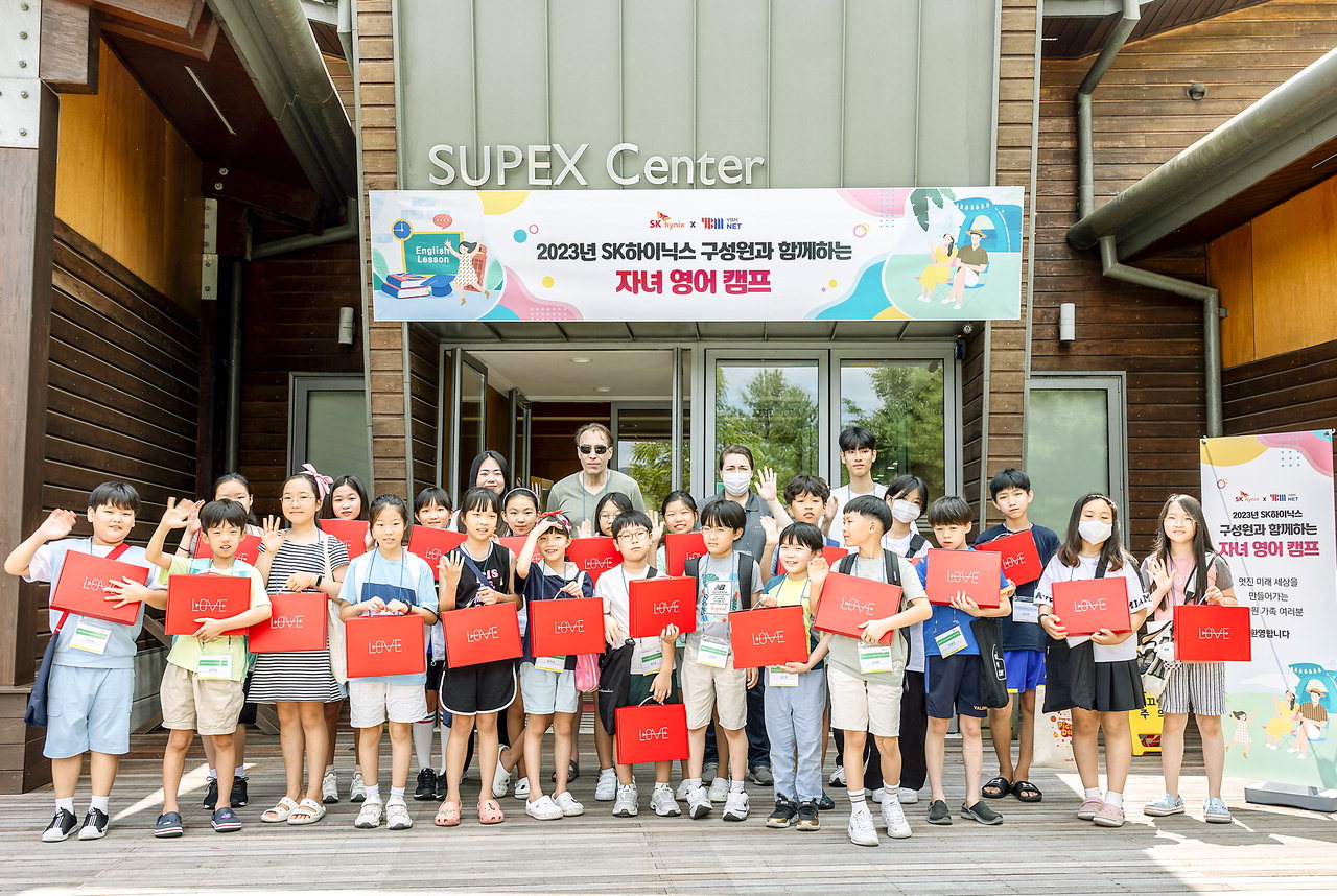 SK하이닉스 구성원과 자녀들이 함께한 영어캠프 모습./SK하이닉스