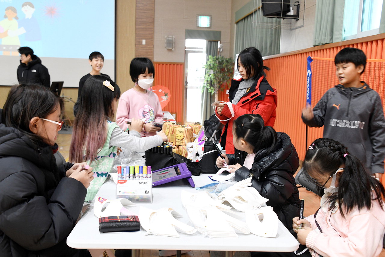 진천 금구초등학교 '세계 문화 축제' 모습