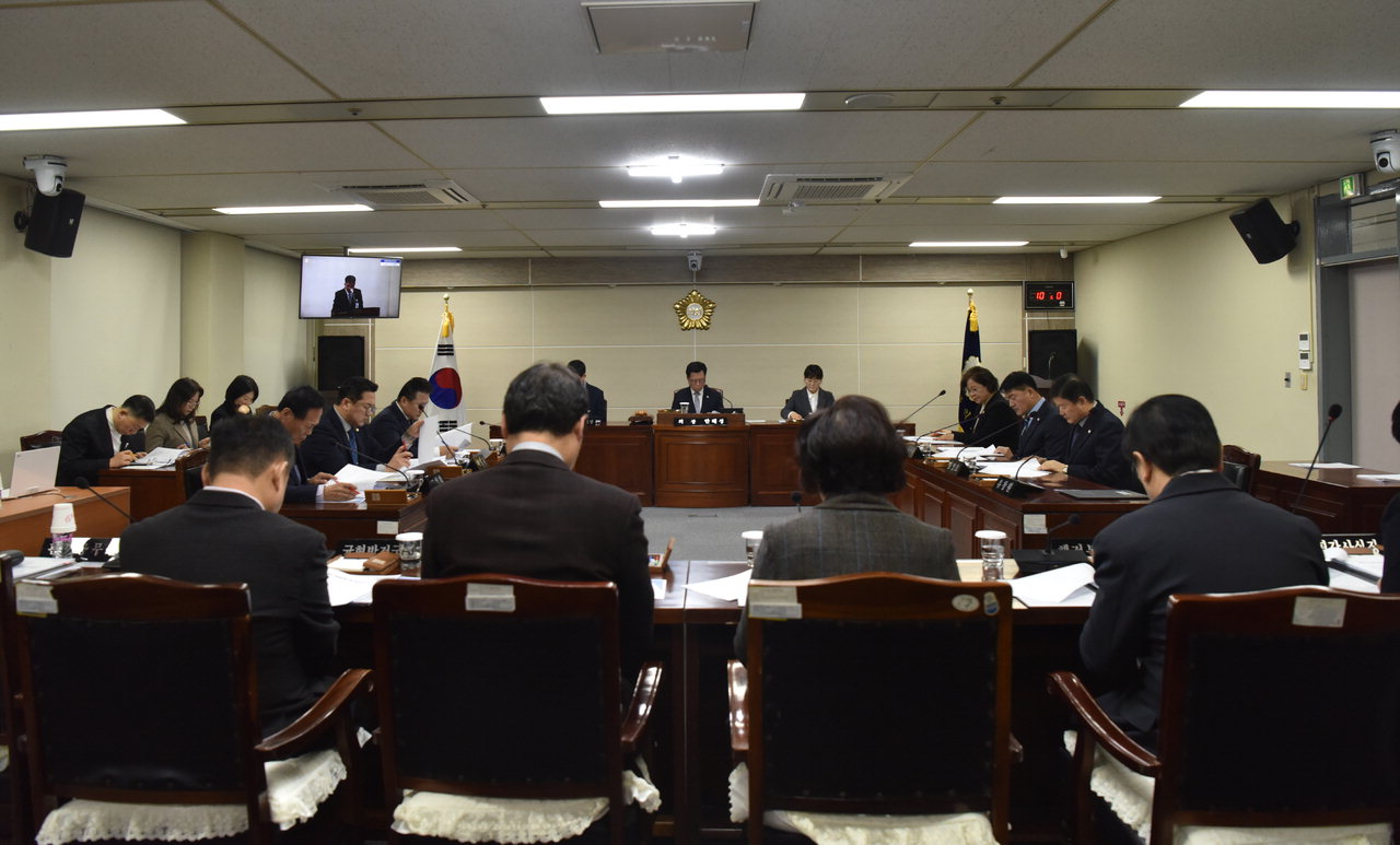 음성군의회(의장 안해성)는 6일 의회 소회의실에서 '2월 정례의원간담회'를 개최했다./음성군의회 제공