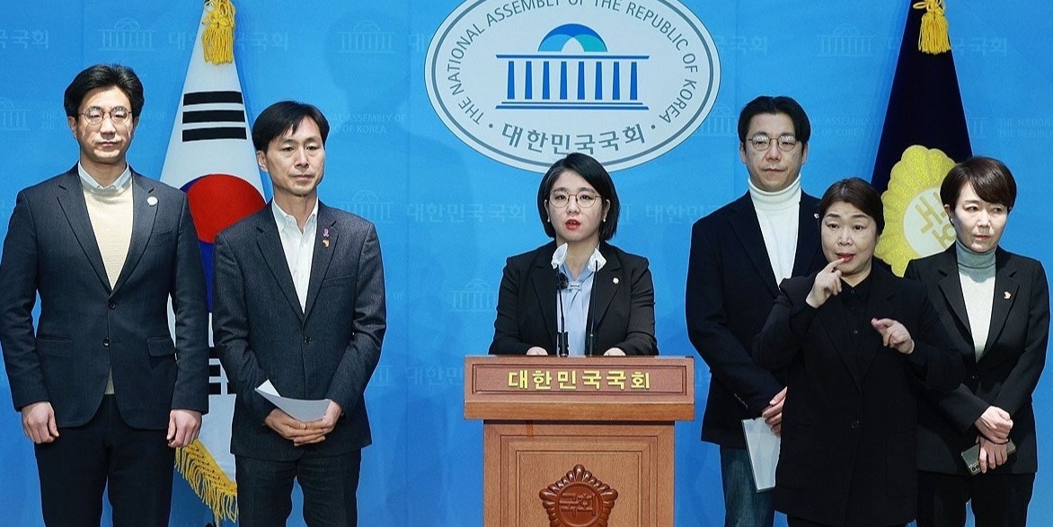 기본소득당 용혜인 상임대표가 1월 15일 오전 국회 소통관에서 개혁연합신당 관련 기자회견을 하고 있다. /연합뉴스