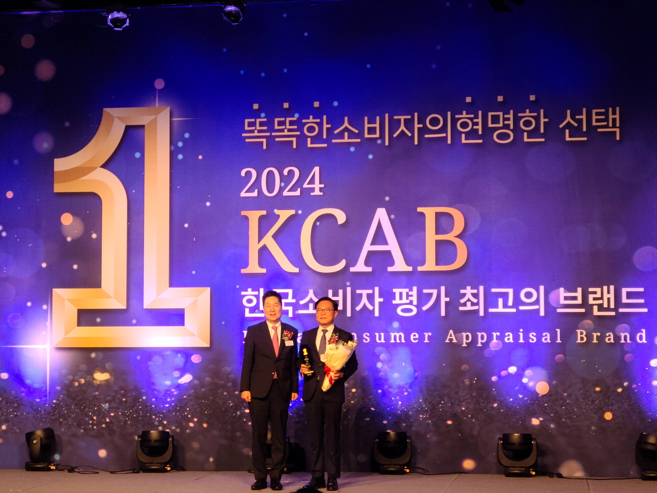 천안시가 대학도시 이미지 홍보를 위해 제작한 ‘유니브시티 천안(UNIV+CITY CHEONAN) BI’가 ‘2024 한국 소비자 평가 최고의 브랜드대상’ 청년친화부문 대상을 수상했다./천안시