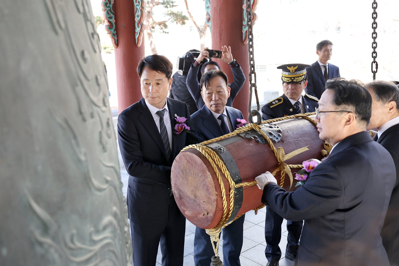 대전시의회 이상래 의장이 1일 대전시청에서 열린 제105주년 3·1절 기념행사에 참석해 순국선열들의 숭고한 애국정신을 고취하고 있다. /대전시의회