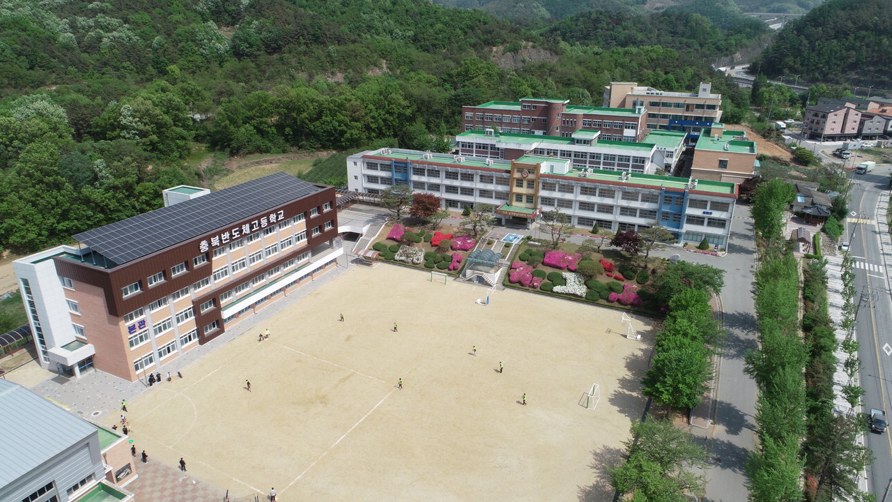 충북반도체고등학교 전경.