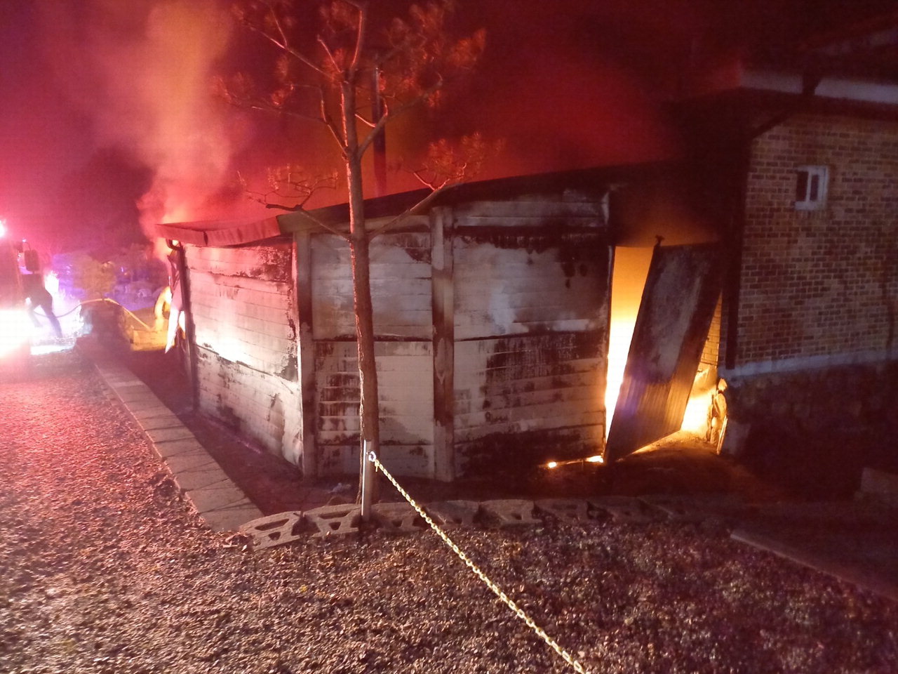 17일 오후 7시 45분께 충북 괴산군 괴산읍 한 주택에서 화재가 발생했다. / 괴산소방서