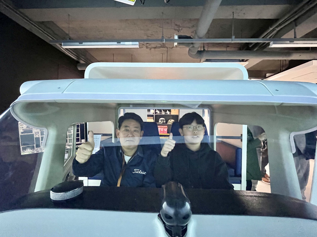 충북 진로교육원은 항공우주관련 산업의 지속적인 성장에 맞춰 항공우주마을에 항공기 시뮬레이터를 도입했다.