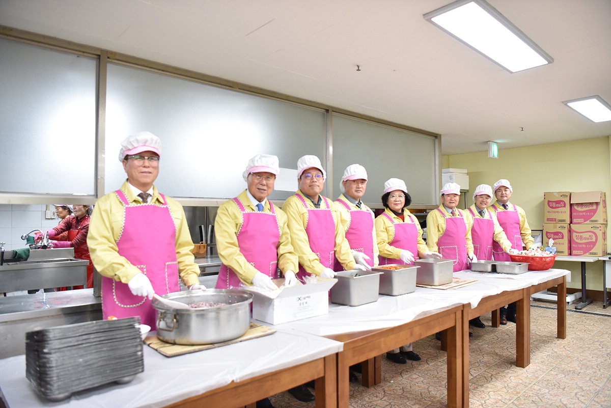 음성군의회 여성회관 배식 봉사활동 모습
