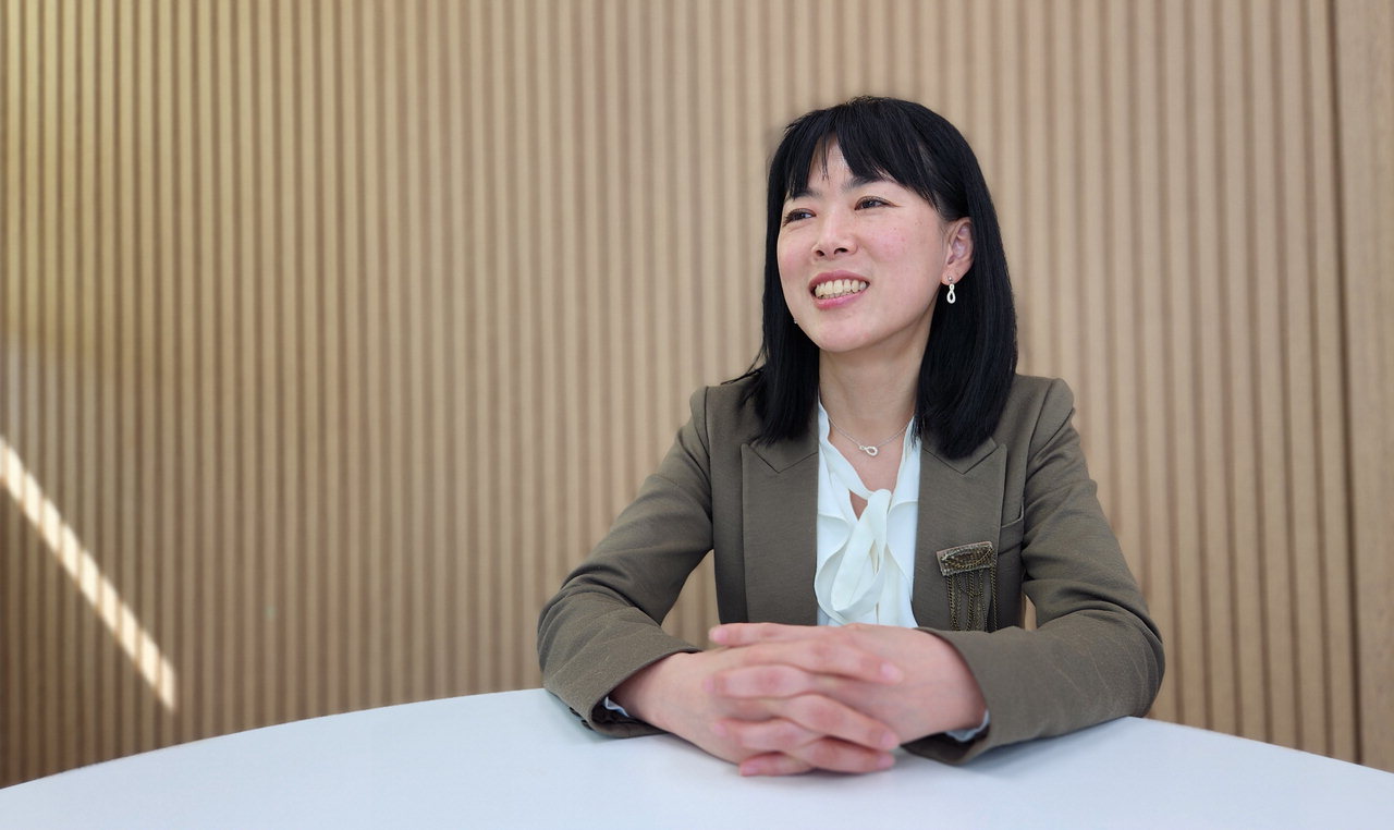 XR 기술을 활용해 예술과 기술 경계를 허물며 신시장 개척에 나선 박용희 아트앤메타 대표가 자사 경쟁력에 대해 설명하고 있다./박상철