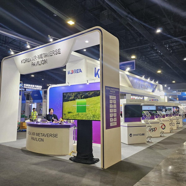 지난 16일 방콕 IMPACT Exhibition and Convention Center에서 개최된 태국 국립과학기술전에 ㈜아트앤메타가 XR 문화예술 교육 콘텐츠를 전시하고 있다. /아트앤메타