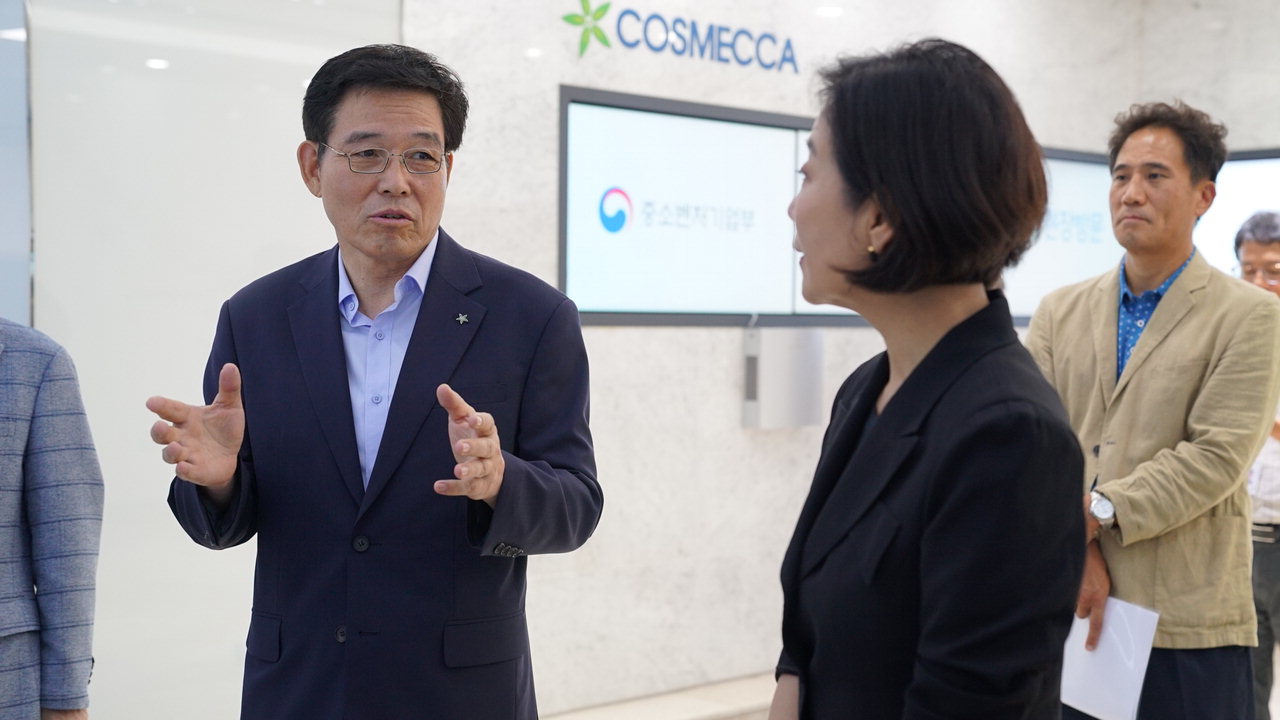 오영주 장관, 음성 코스메카코리아 방문… K-뷰티 성공 사례 청취 < 일반·산업 < 경제 < 기사본문 - 중부매일 - 충청권 대표 뉴스  플랫폼