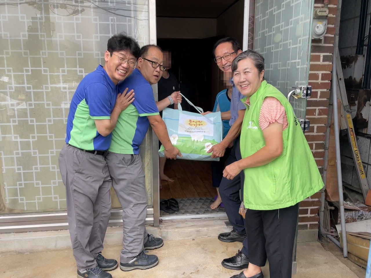 한솔제지㈜ 천안공장, 광덕면에 추석맞이 선물세트 후원 < 충남 < 지역 < 기사본문 - 중부매일 - 충청권 대표 뉴스 플랫폼