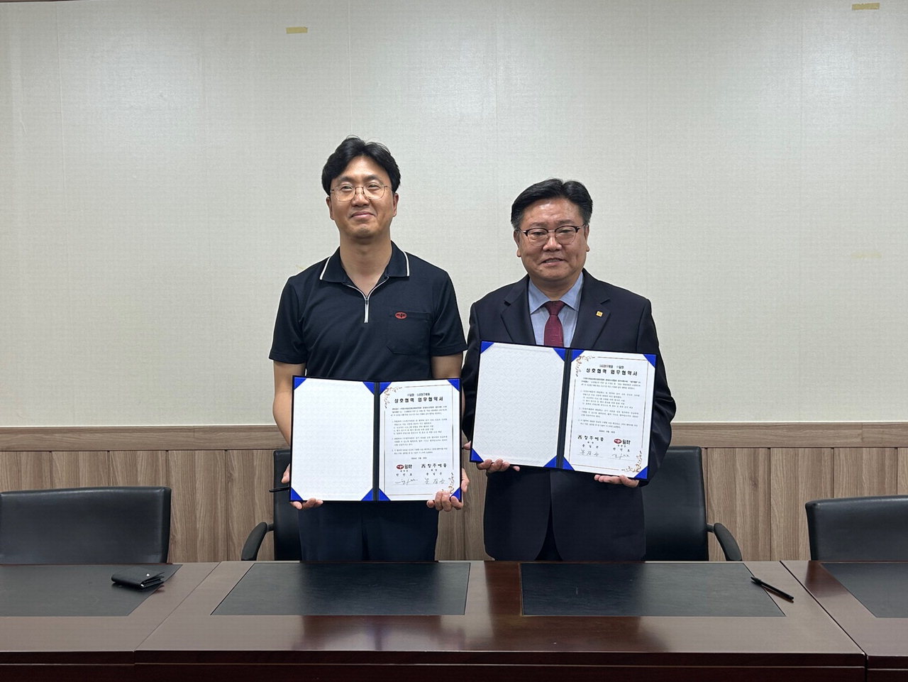 청주예총은 세종대왕과 초정약수축제 성공개최를 위해 (주)일화와 업무협약을 맺었다.