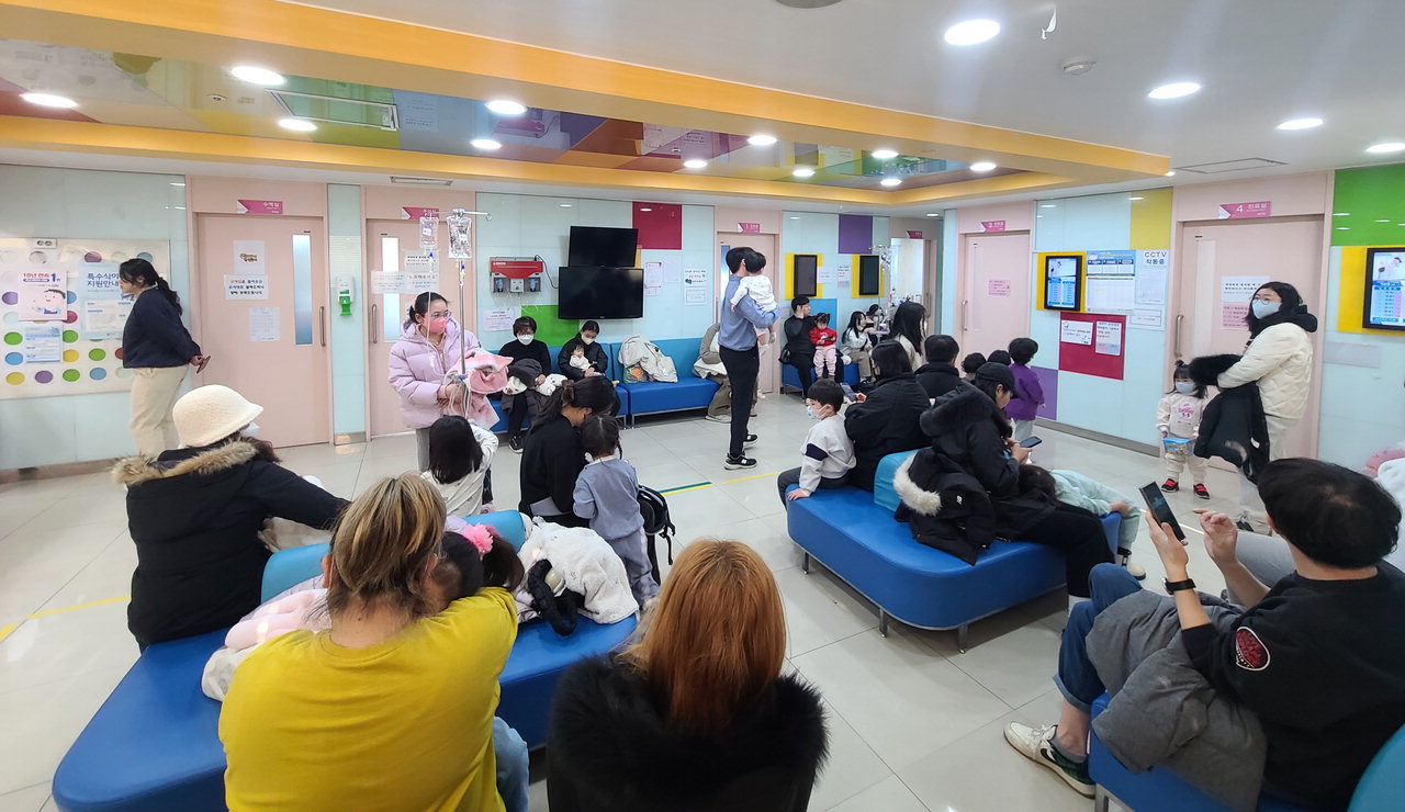 독감·코로나19 확산세… 진단키트 관련주 강세 < 코스닥 < 금융·증권 < 경제 < 기사본문 - 중부매일 - 충청권 대표 뉴스 플랫폼