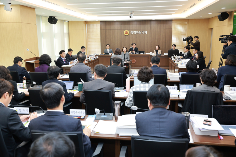 ▲ 충북도의회 교육위원회가 5일 충북교육청 행정사무감사를 진행했다. / 충북도의회