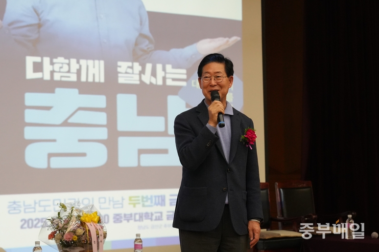 ▲ 양승조 전 충남지사가 8일 충남 금산군 추부면에 위치한 중부대학교에서 북콘서트를 진행하고 있다. /황인제