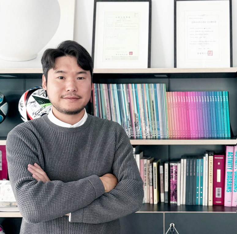 ▲ 설계를 맡은 장정규 샤인건축사사무소 대표. / 김안과