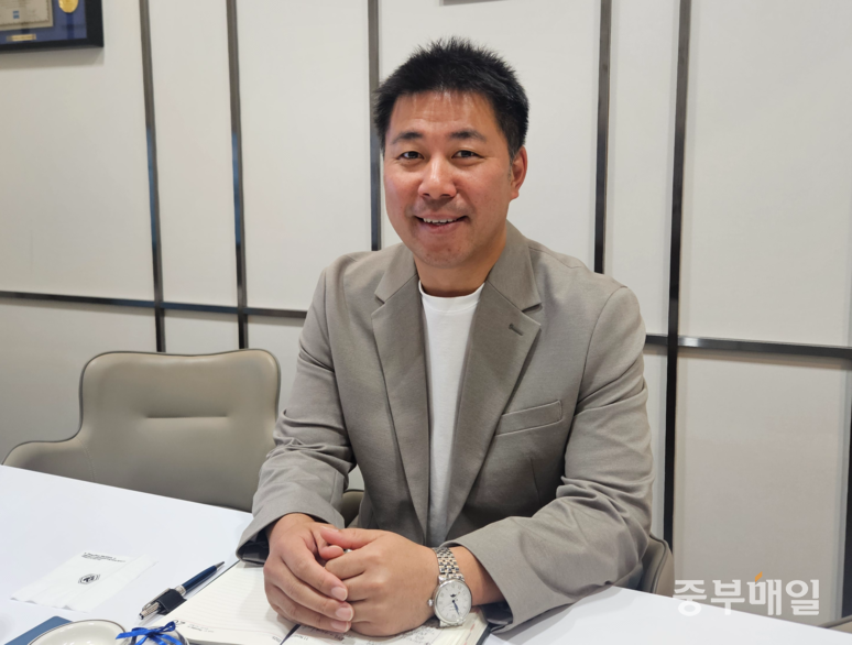 ▲ 프로젝트를 총괄하는 박창순 아벨루어 본부장이 공간 계획을 말하고 있다. / 손수민