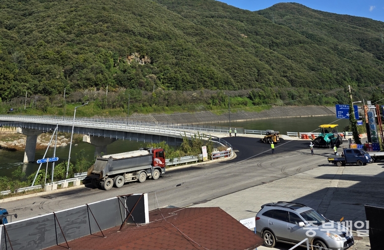 ▲ 재가설 공사가 진행 중인 신충원교 전경. / 정구철
