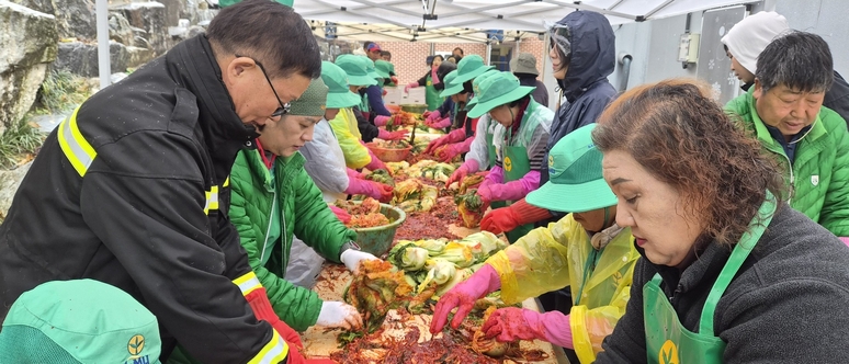 ▲ 부여군 내산면새마을협의회, ‘사랑의 김장 나눔’/윤영한