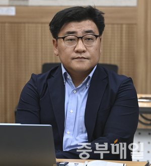 재난 복구와 공동체 회복 관련 이미지